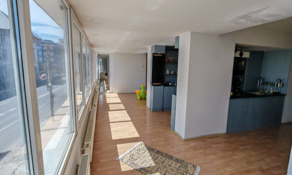 Apartament super spatios cu priveliste minunata asupra Dunarii
